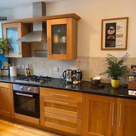 True Colours Apartment In Central Location Bangor  Zewnętrze zdjęcie