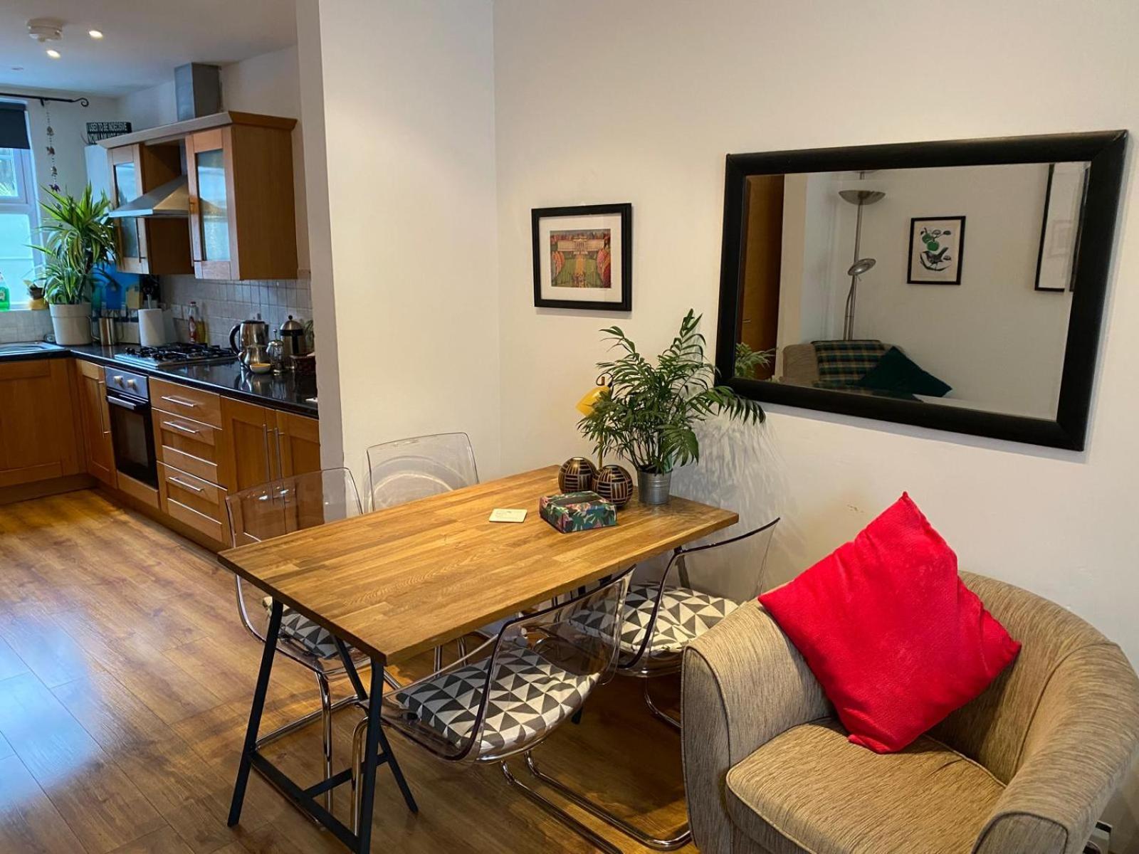 True Colours Apartment In Central Location Bangor  Zewnętrze zdjęcie
