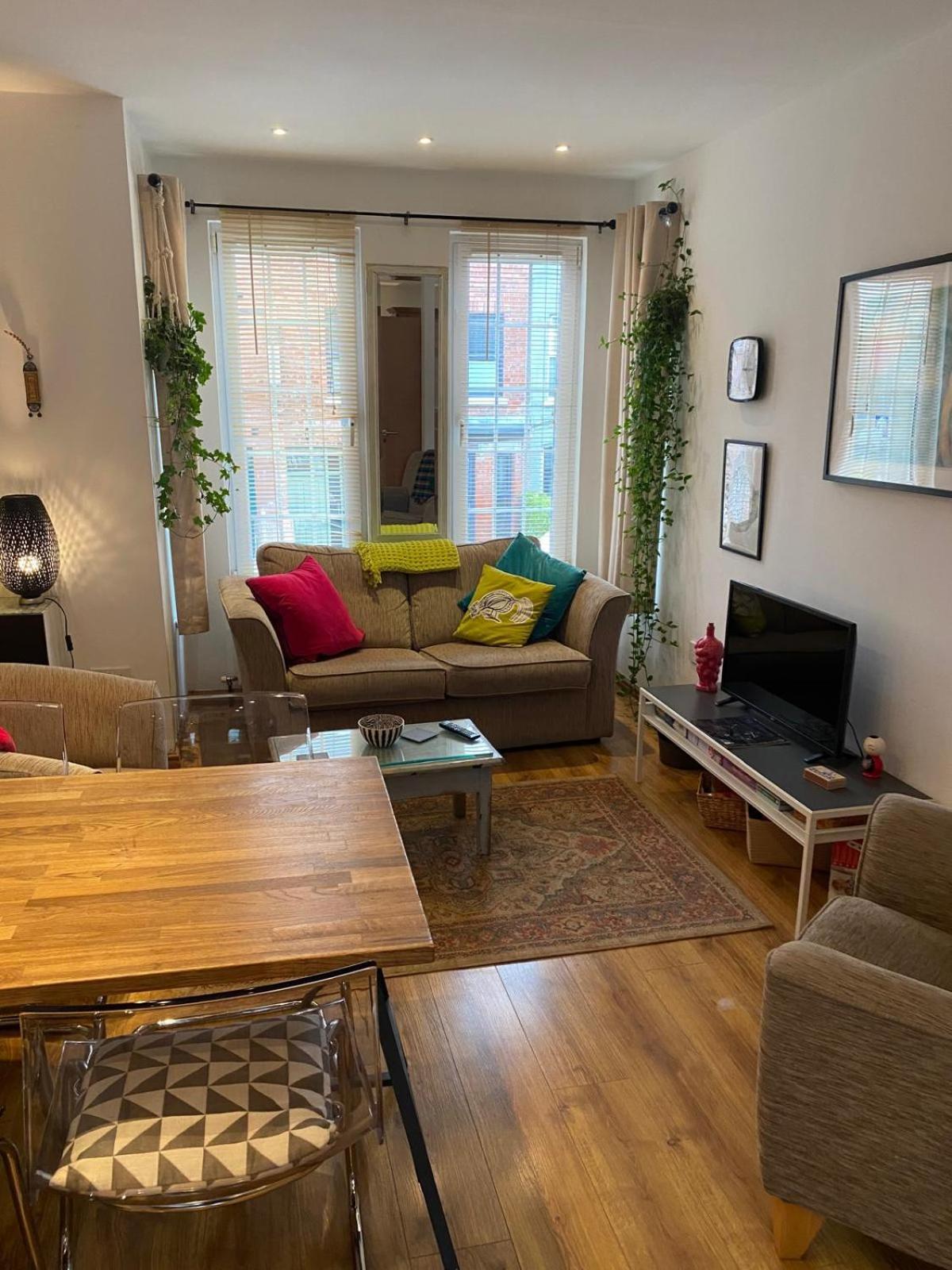 True Colours Apartment In Central Location Bangor  Zewnętrze zdjęcie